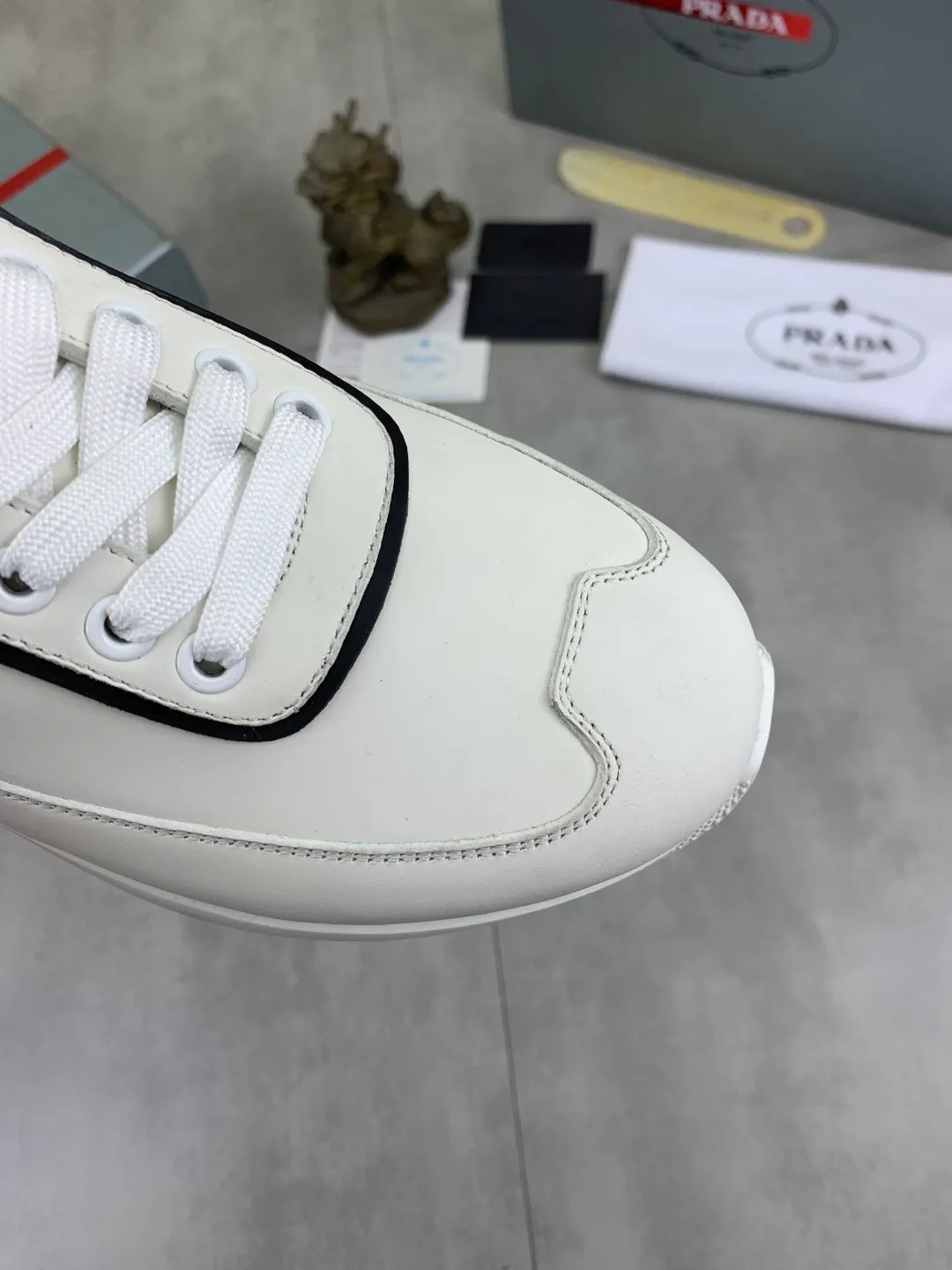 Men's men's shoes💰P600💰【New style】Top quality, classic popular models on the official website, timeless for a century,🆘 The trendy brand (Prada) mainly promotes popular models, avant-garde and versatile fashionable men's shoes, private version molding, cowhide surface splicing 1:1 oil edge processing... fashionable and simple, original imported cowhide interior cowhide feet; the atmosphere and personality are more fashionable, eye-catching and pursuing class. It will subvert old ideas and be a must-have for fashionistas who want to spend time with you! Must keep it! High-end comfort, high-end quality workmanship. Size: 38-44 4️⃣ colors available. full package